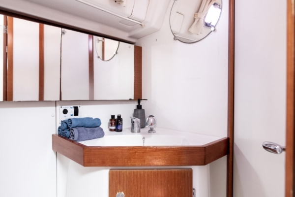 Oceanis 50 Family - Bath in Alimos Marina Port, Athens Riviera