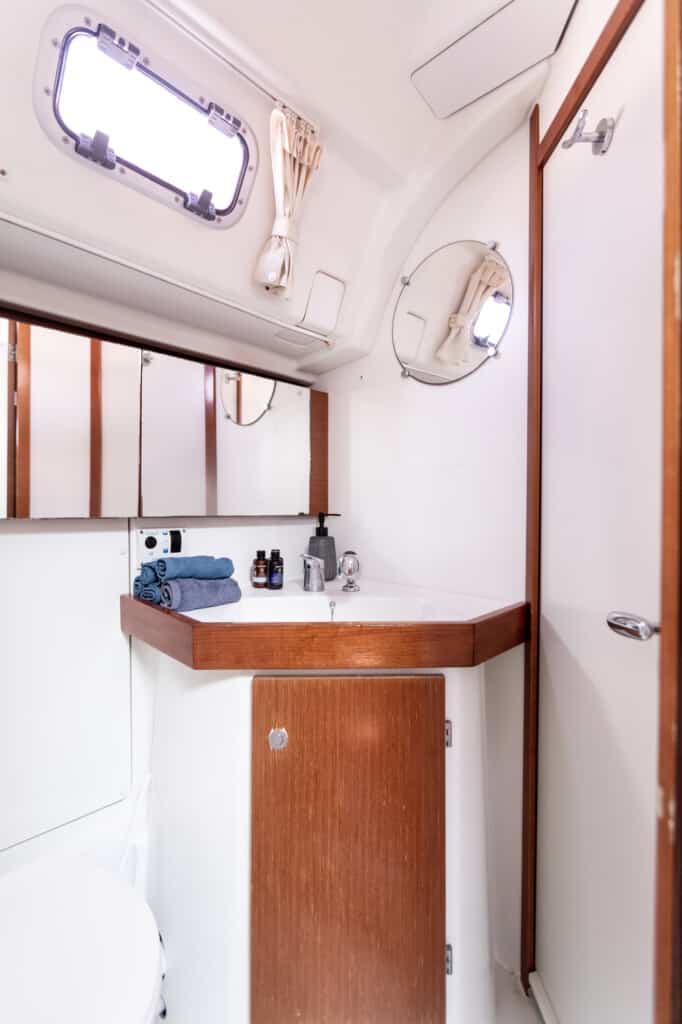 Oceanis 50 Family - Bath in Alimos Marina Port, Athens Riviera